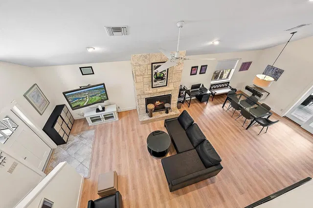 Residence photo 2