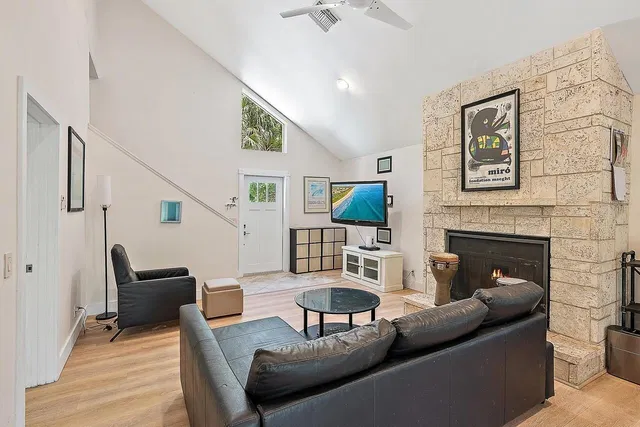 Residence photo 5