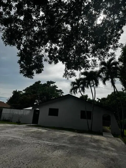 Unit west photo 8