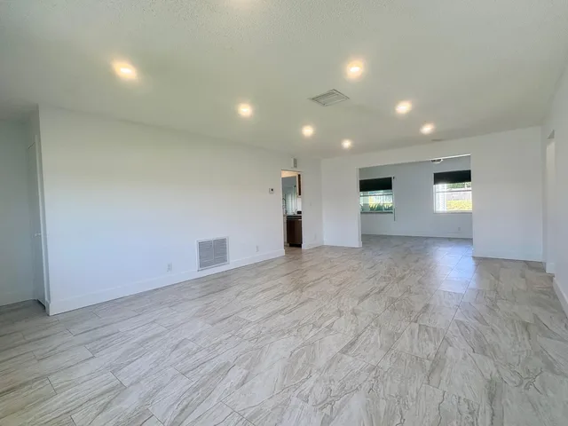 Residence photo 43