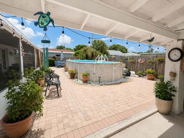 West Palm Beach Residence photo 18