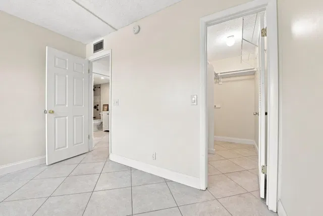 Residence photo 17