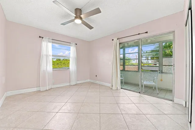 Residence photo 22