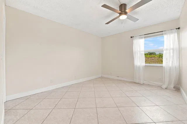 Residence photo 24