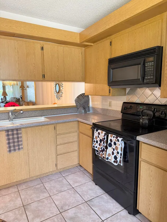 Unit 103 photo 4