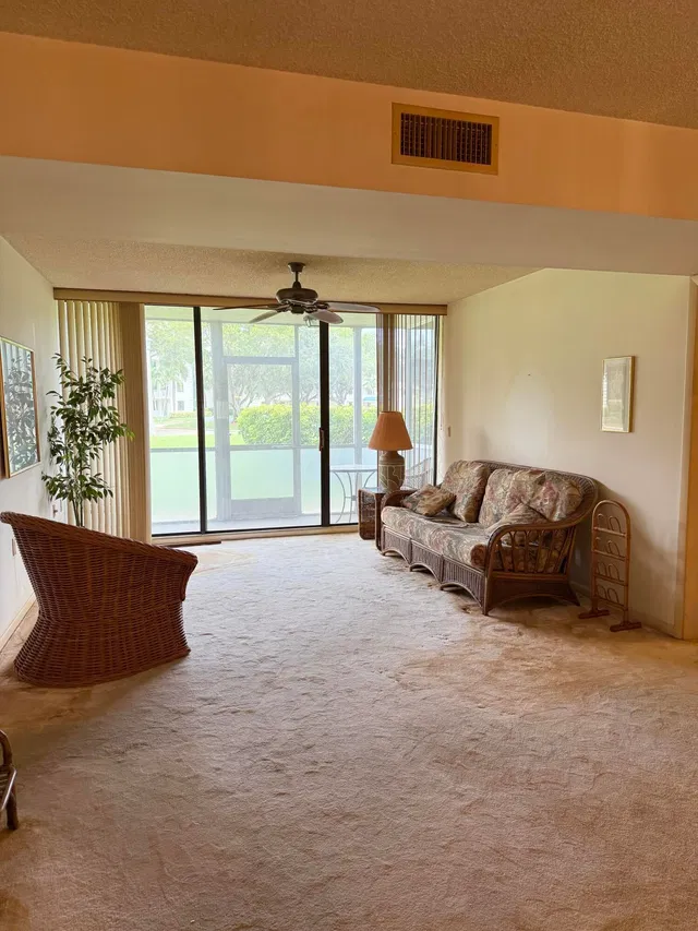 Unit 103 photo 10