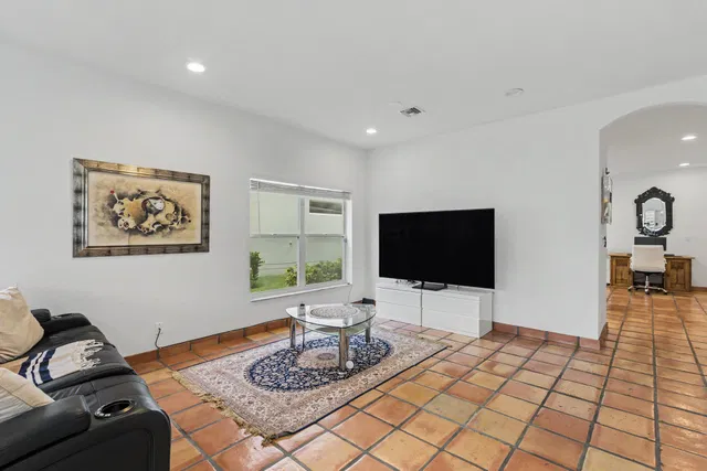 Residence photo 8
