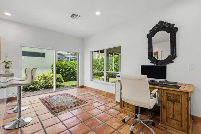 Residence photo 14