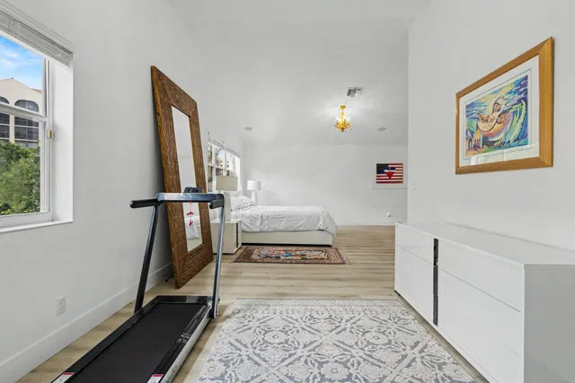 Residence photo 32
