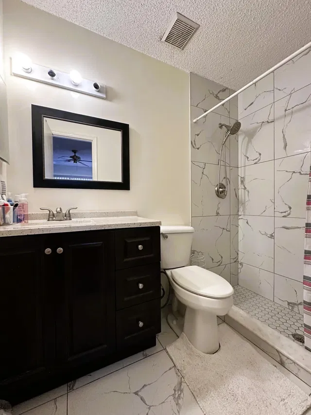 Unit C photo 11