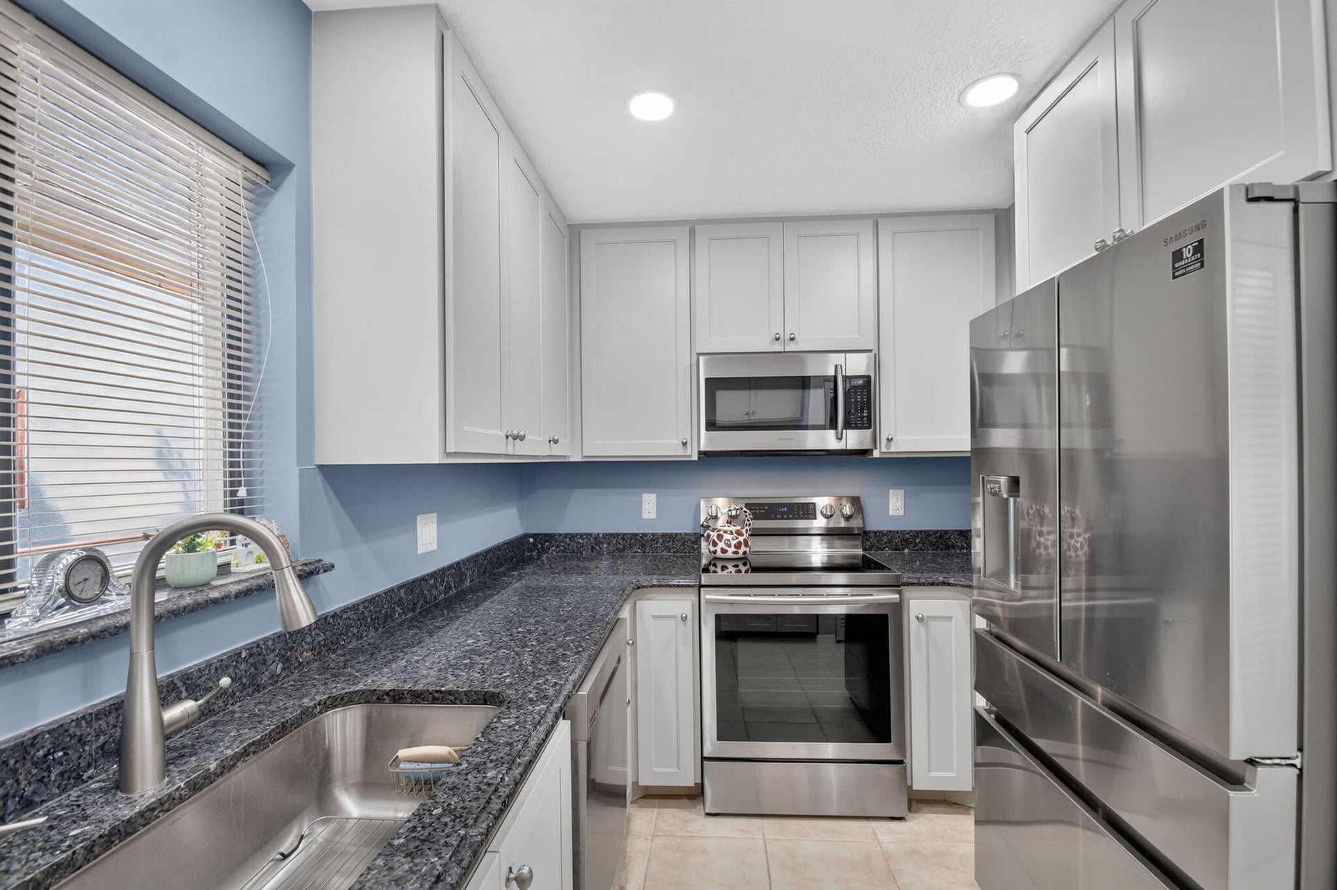Unit 404 photo 7