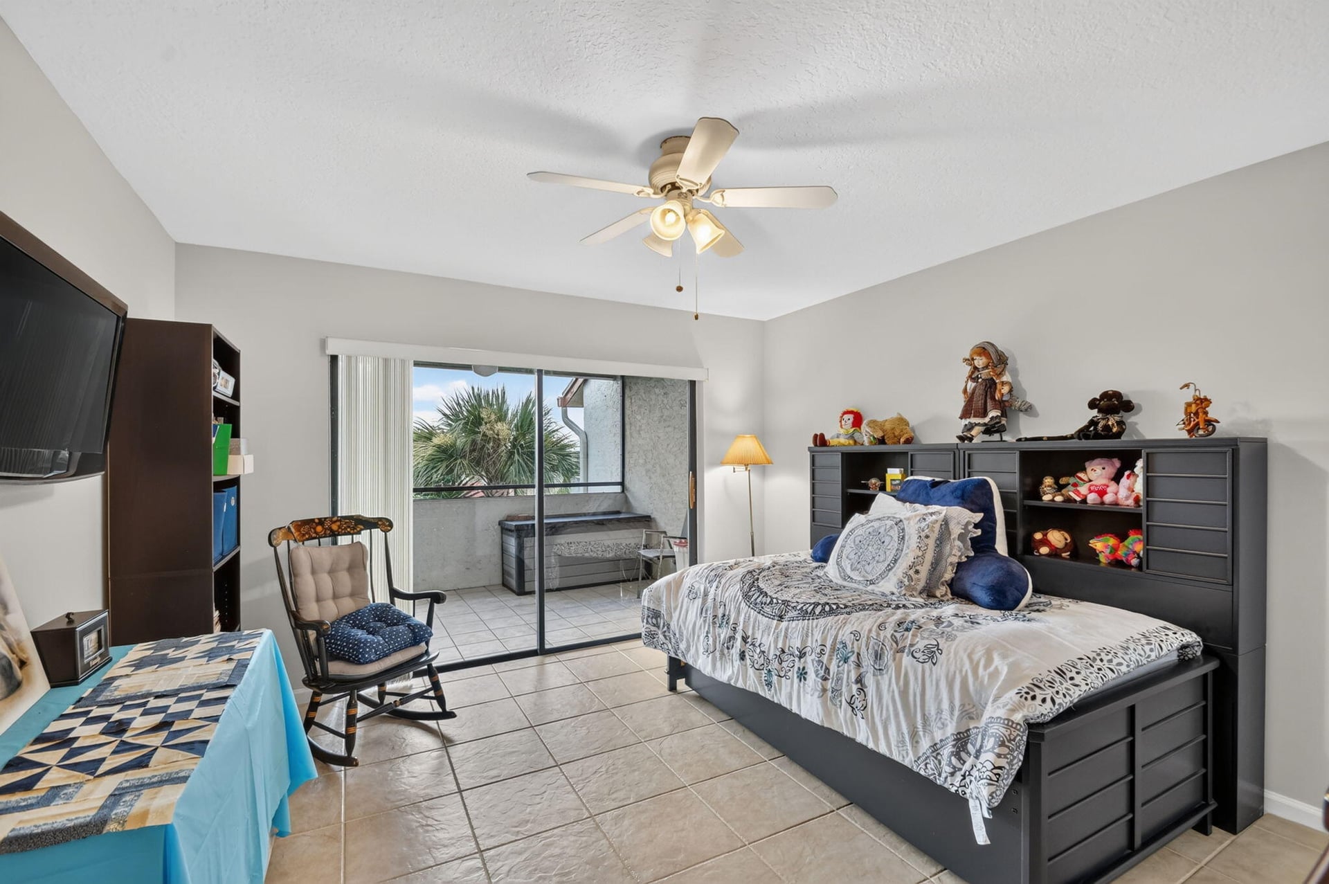 Unit 404 photo 14