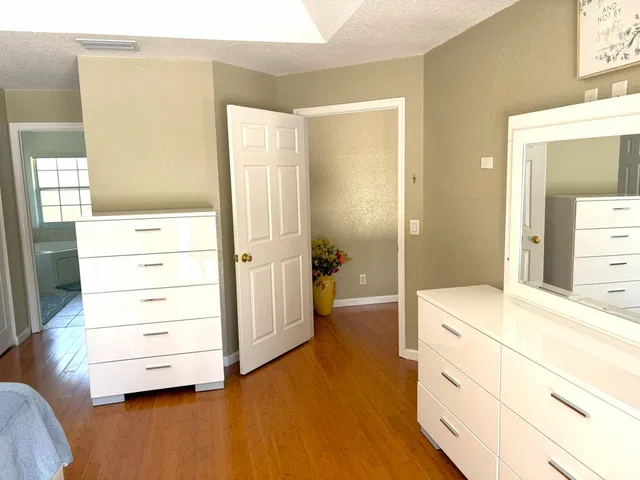 Residence photo 4