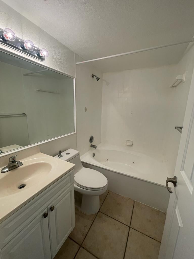 Unit D photo 17