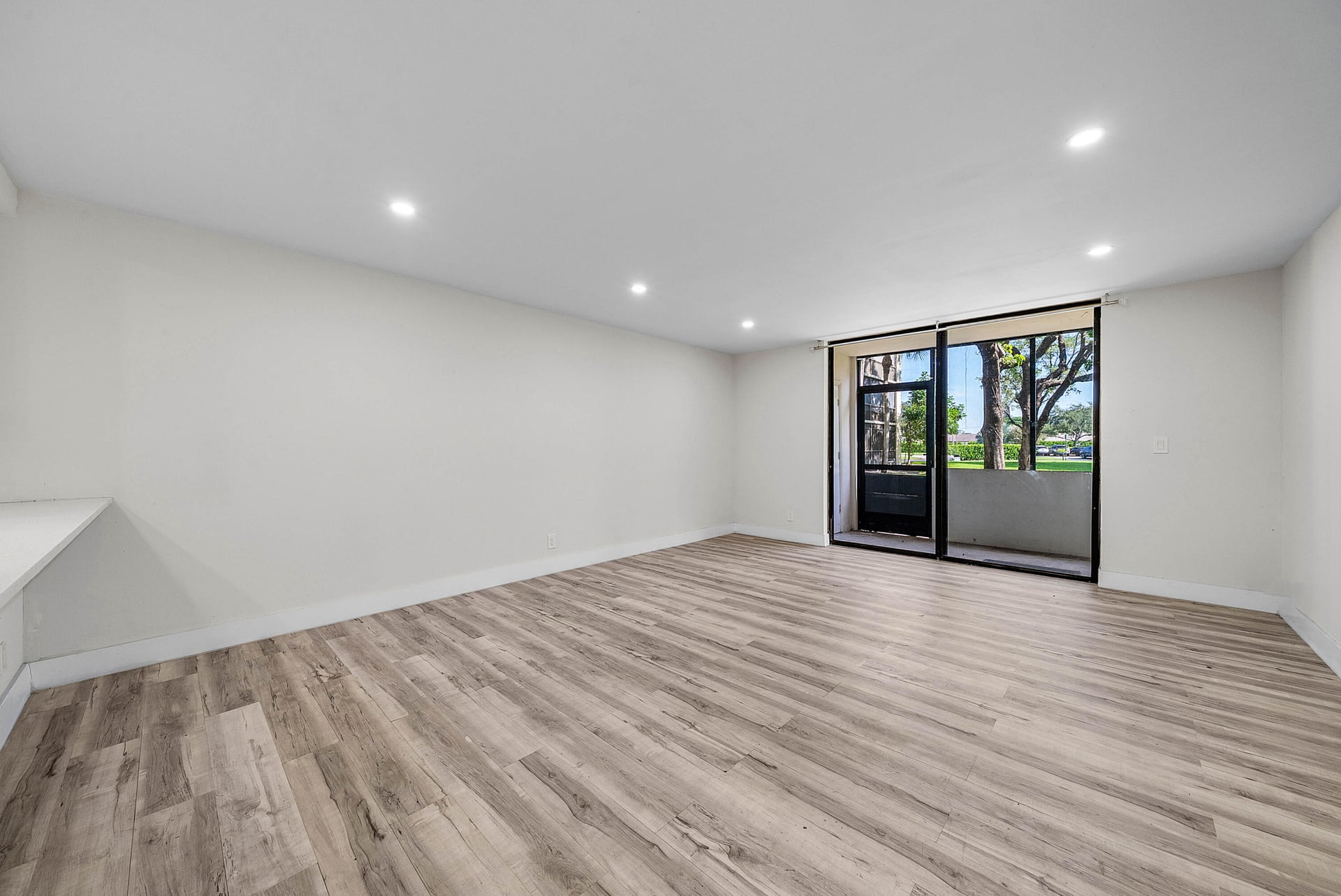 Unit 105 photo 18