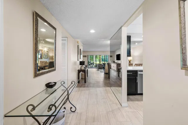 Residence photo 5