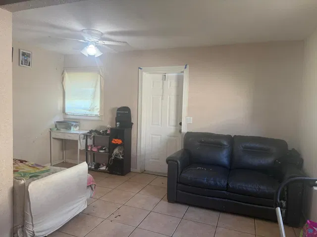 Residence photo 3