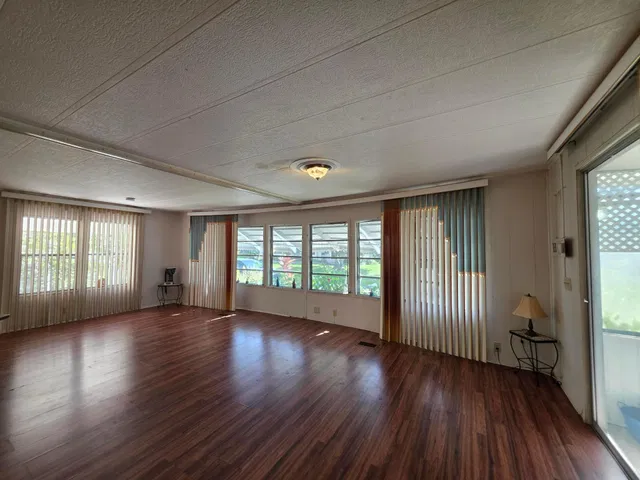 Residence photo 8