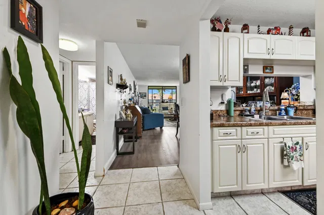 Unit 202 photo 3