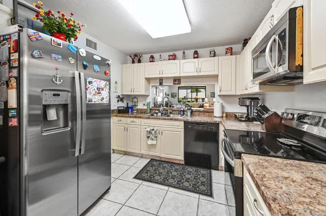 Unit 202 photo 7