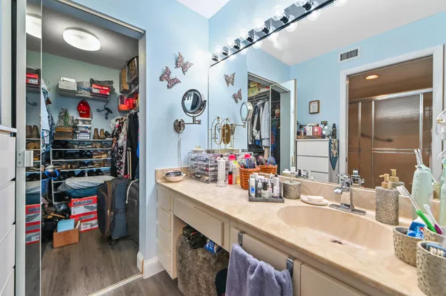 Unit 202 photo 17