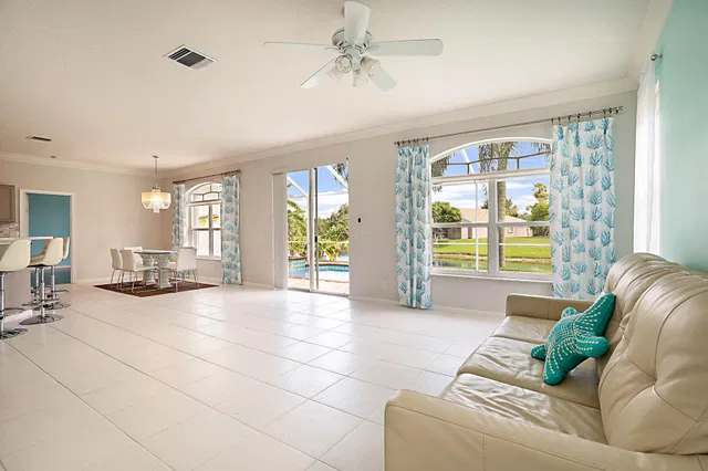  Residence photo 6