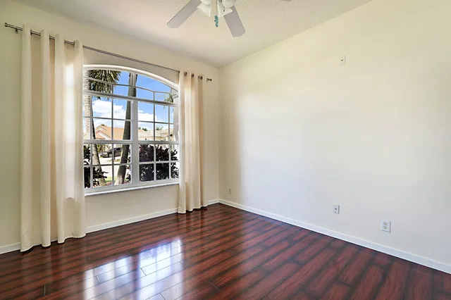  Residence photo 15