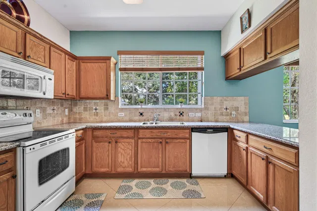  Residence photo 19
