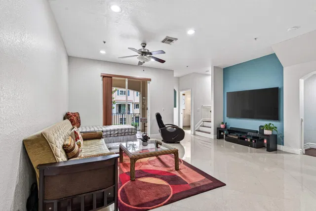  Residence photo 23