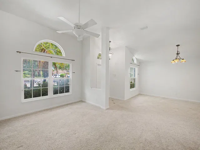  Residence photo 9