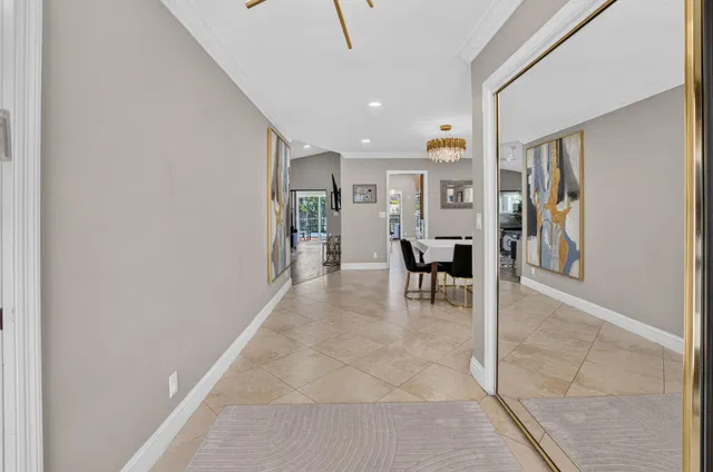  Residence photo 6