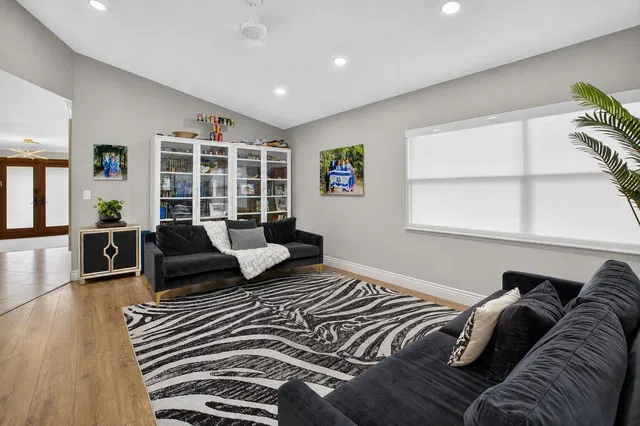  Residence photo 15