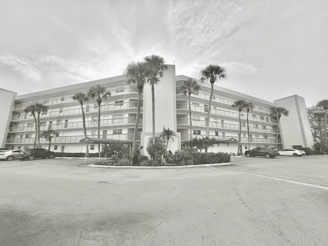 Unit 321 photo 2
