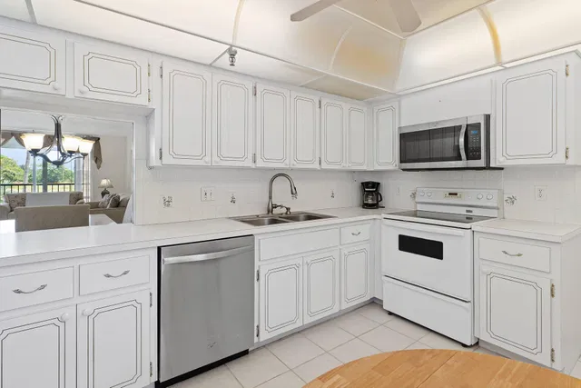 Unit 321 photo 6