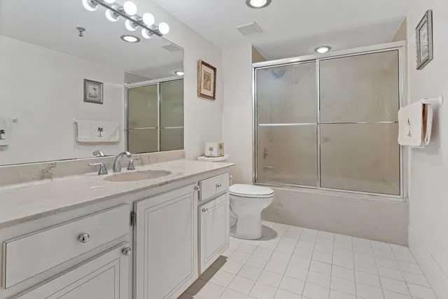 Unit 321 photo 21