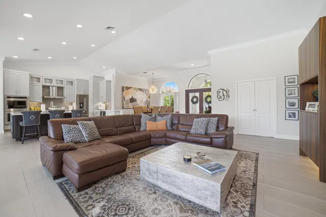 Residence photo 2