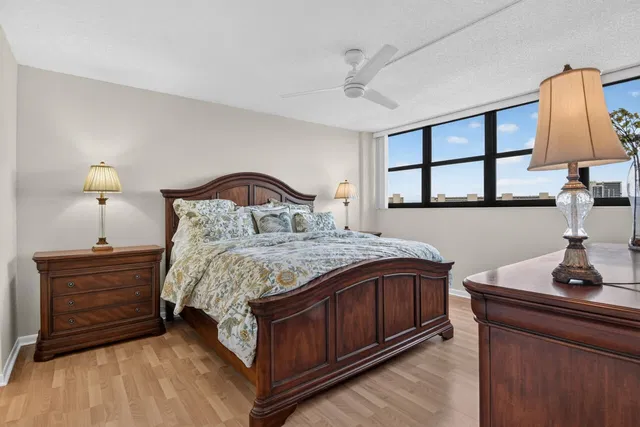 Unit 605 photo 9