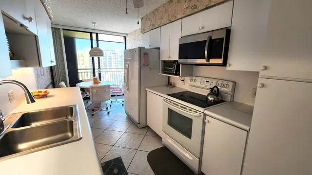 Singer Island Unit 1703 photo 11