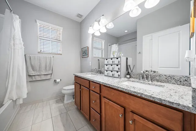 Residence photo 76
