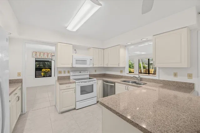  Residence photo 12