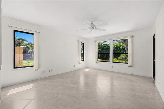  Residence photo 20