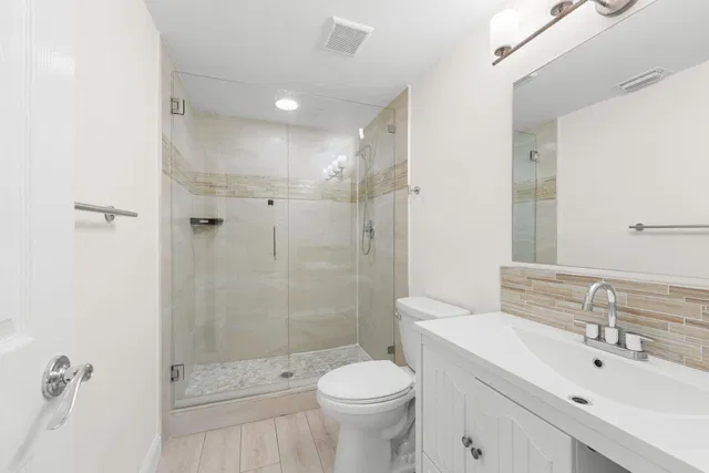 Unit 104 photo 7