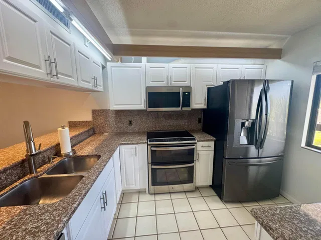 Unit 405 photo 10