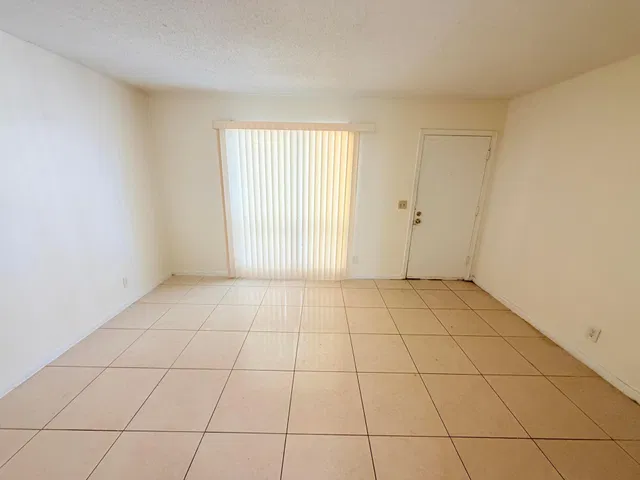 Unit A113 photo 2