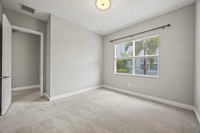 Residence photo 32