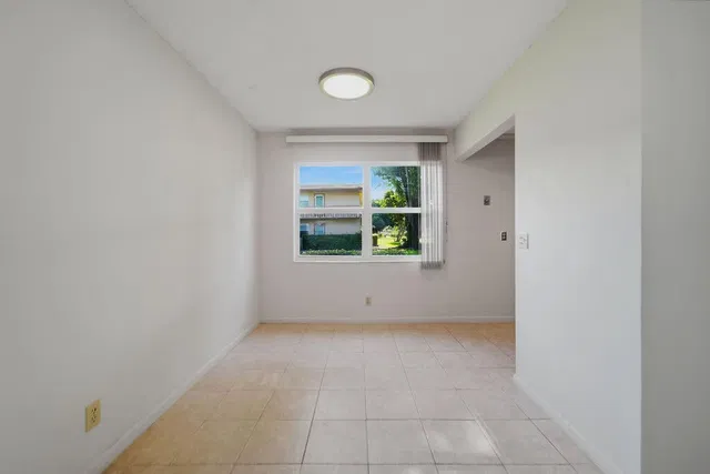Unit 132 photo 4