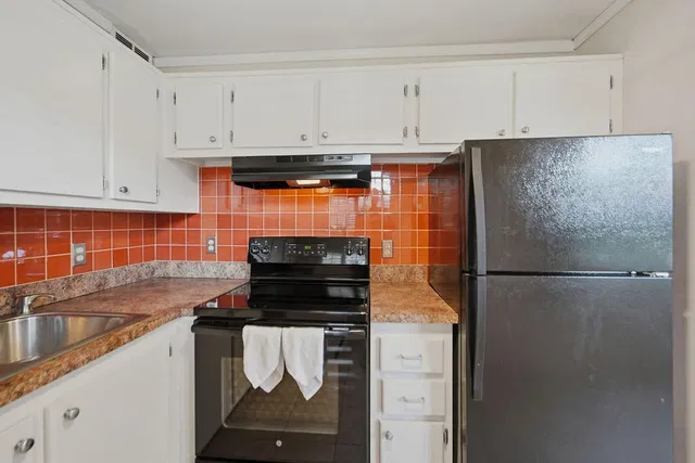 Unit 132 photo 5