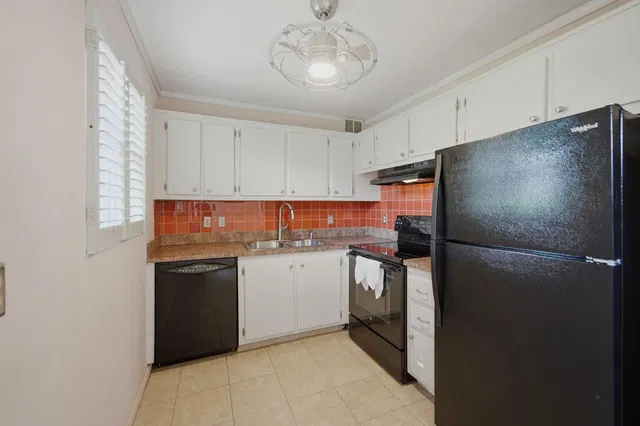 Unit 132 photo 7