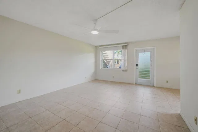 Unit 132 photo 8