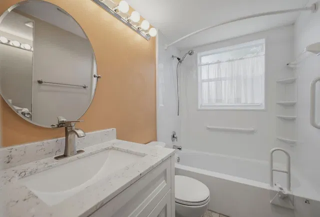 Unit 132 photo 9